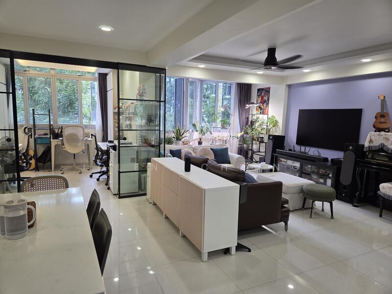 82B Lorong 4 Toa Payoh HDB Flat For Sale at S$ 1,188,000 | PropertyGuru Singapore - Living Room