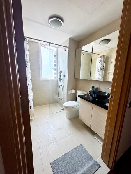 Master room bathroom 