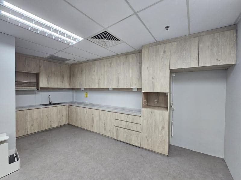 Royal Building (formerly One Philip St), 1 Phillip Street, Boat Quay / Raffles Place / Marina, 2,971 sqft, Office For Rent, by Lawrence Leo, 60107050 - Kitchen - CommercialGuru.com.sg