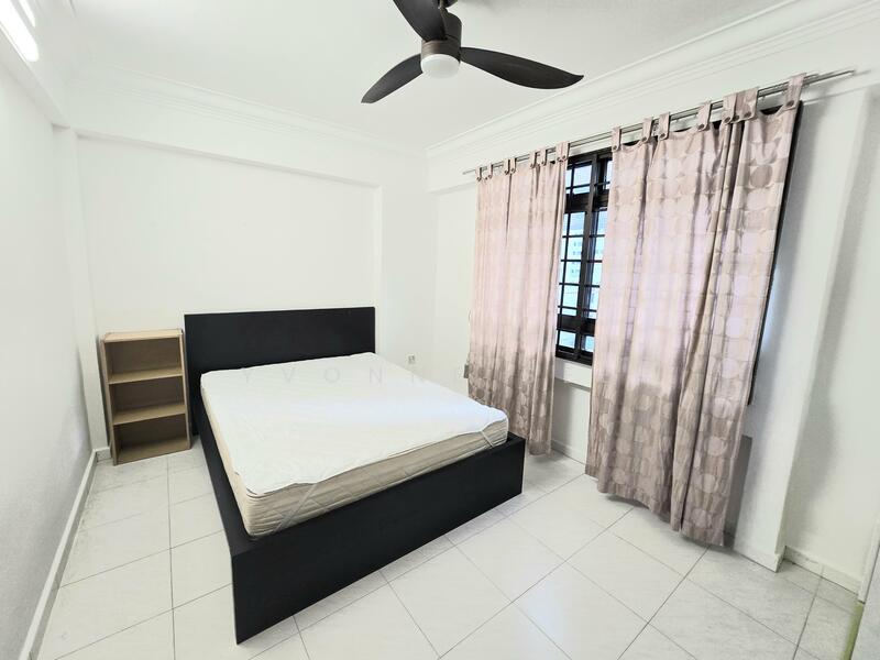 Excellent location near Jurong point 5 room flat⅞, Jurong West Central 1, 3 Bedrooms, 1,356 sqft, HDB Flat For Rent, by Yvonne See, 60107203 - Common Bedroom - PropertyGuru.com.sg