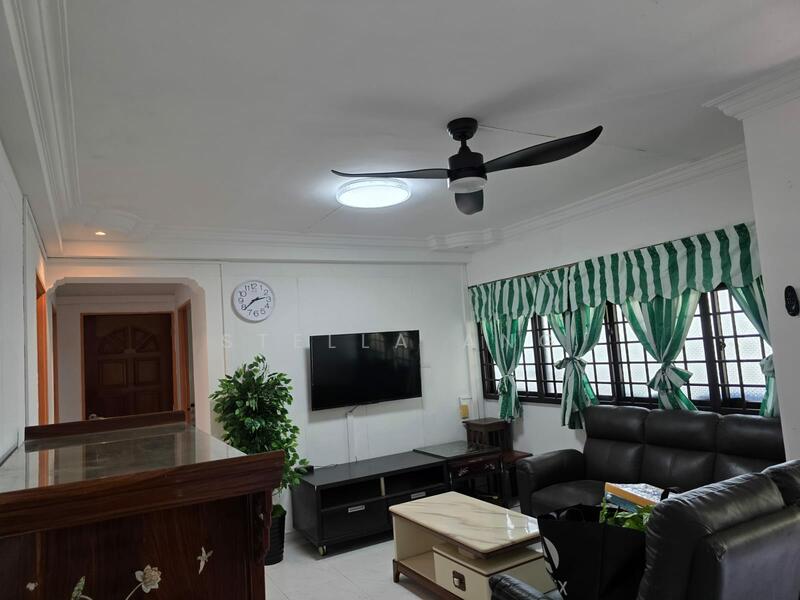 Living hall w 3 bedrooms & Store room