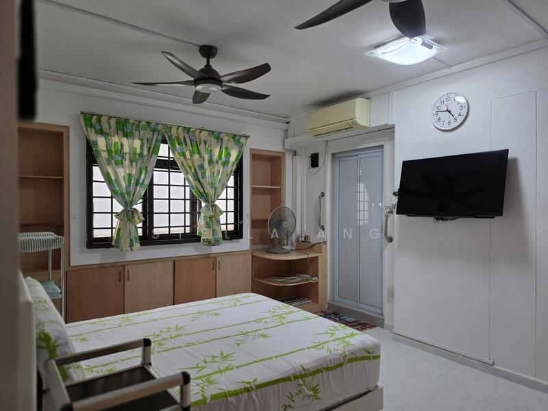 Aircon Master Bedroom w Bathroom & 2Fans