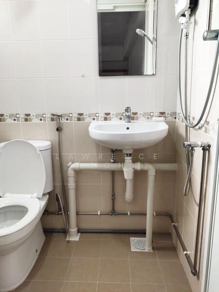 332 Clementi Avenue 2, 332 Clementi Avenue 2, Room Rental, 120 sqft, HDB Flat For Rent, by Lawrence Goh, 60107464 - Bathroom - PropertyGuru.com.sg