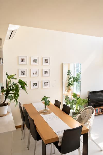 Strata, 1 Essex Road, 2 Bedrooms, 1,066 sqft, Apartment For Sale, by Chantelle Quek, 60107791 - Dining Room - PropertyGuru.com.sg