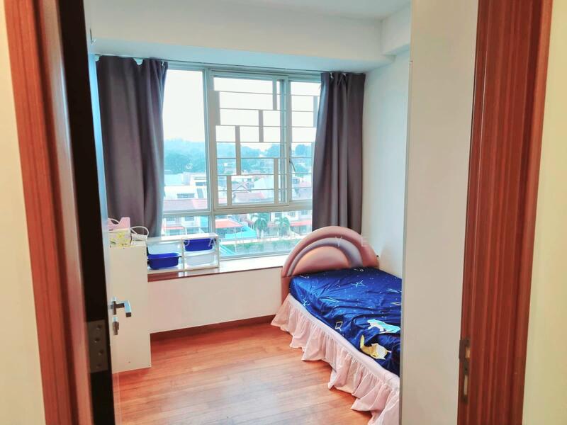 Common Bedroom able to fit Queen Bed