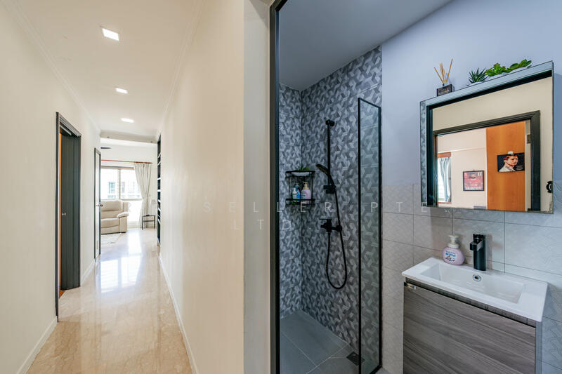 Common Bathroom 1
