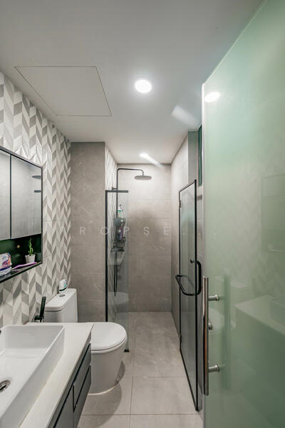 Common Bathroom 2