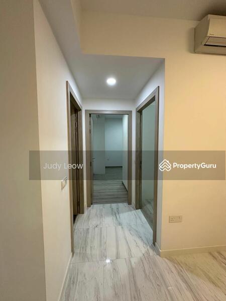 Walkway to both bedrooms
