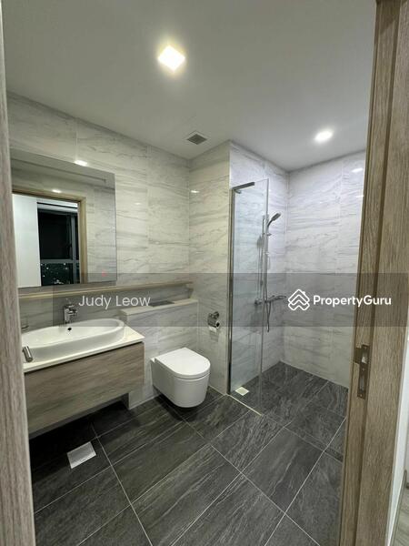 Master ensuite bathroom
