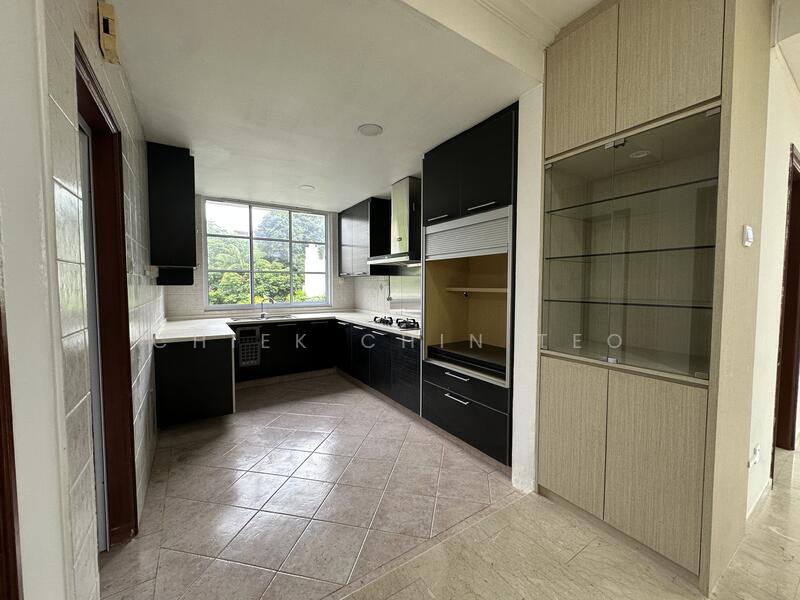 Bright U-shape Efficient Kitchen