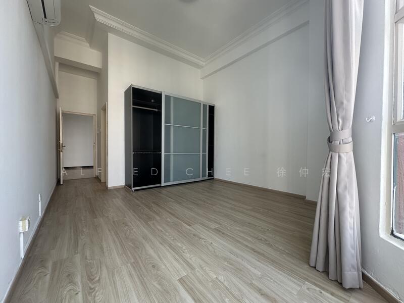 Huge 3rd Bedroom