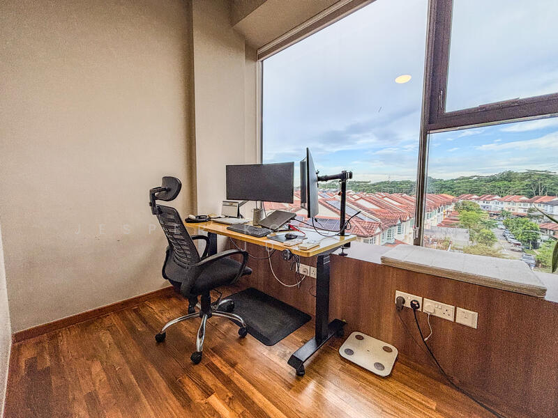 STUDY / COMMON BEDROOM