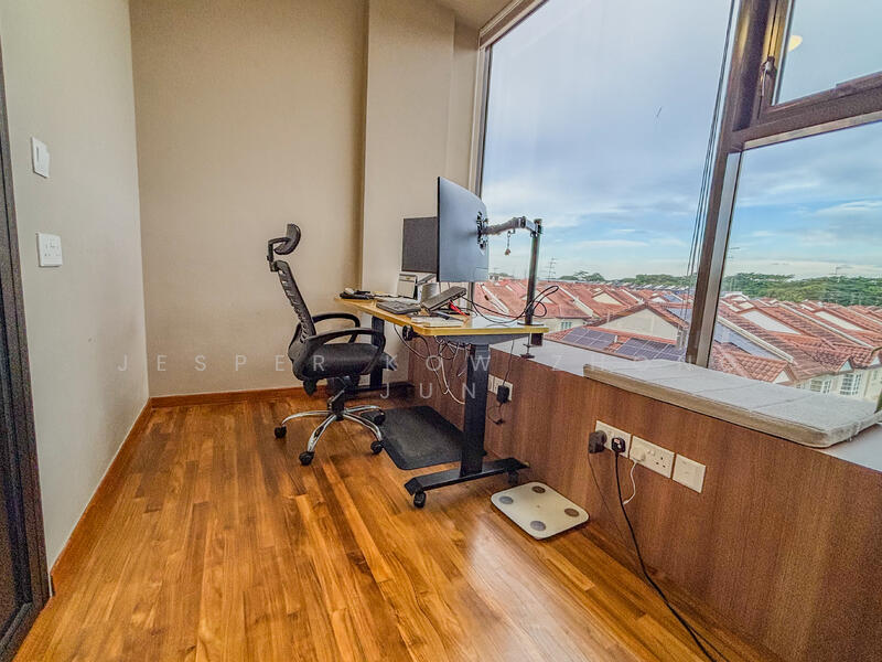 STUDY / COMMON BEDROOM
