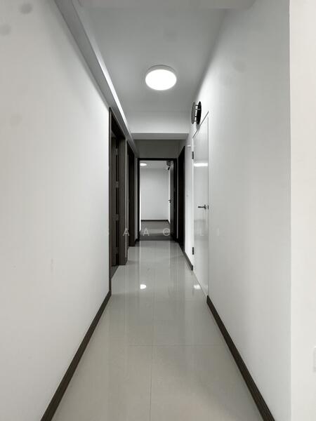 402A Lorong 1 Toa Payoh, Lorong 1 Toa Payoh, 2 Bedrooms, 1,001 sqft, HDB Flat For Rent, by Isaac Li, 60109431 - Hallway - PropertyGuru.com.sg