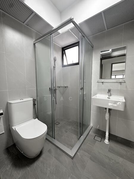 402A Lorong 1 Toa Payoh, Lorong 1 Toa Payoh, 2 Bedrooms, 1,001 sqft, HDB Flat For Rent, by Isaac Li, 60109431 - Bathroom - PropertyGuru.com.sg