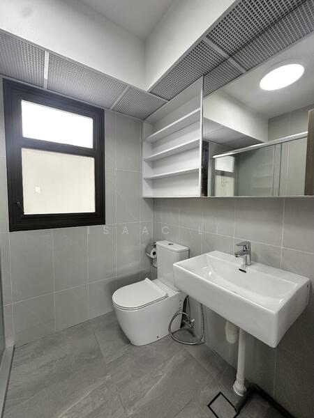 402A Lorong 1 Toa Payoh, Lorong 1 Toa Payoh, 2 Bedrooms, 1,001 sqft, HDB Flat For Rent, by Isaac Li, 60109431 - Bathroom - PropertyGuru.com.sg