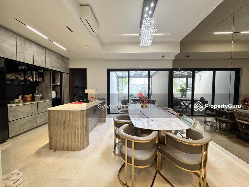 For Rent - Cashew Green