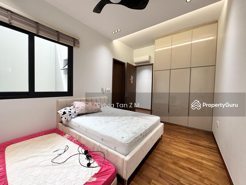 For Rent - Cashew Green