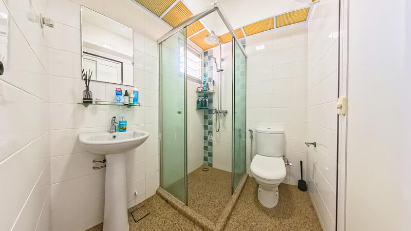 Master toilet - clean and airy