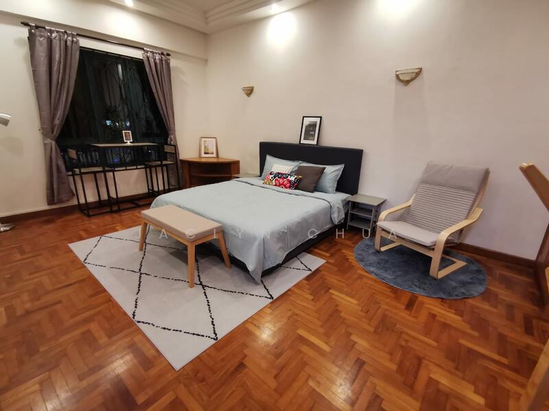 The Anchorage R1) Master King 