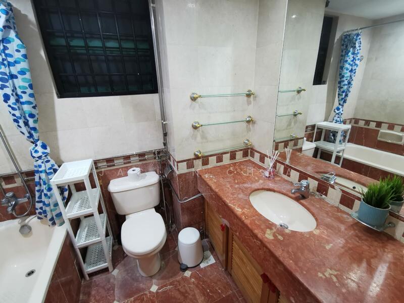 The Anchorage R1) Master King 