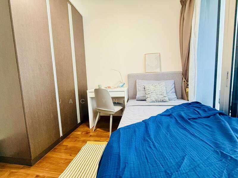 R2) Junior Master Super Single/ Balcony