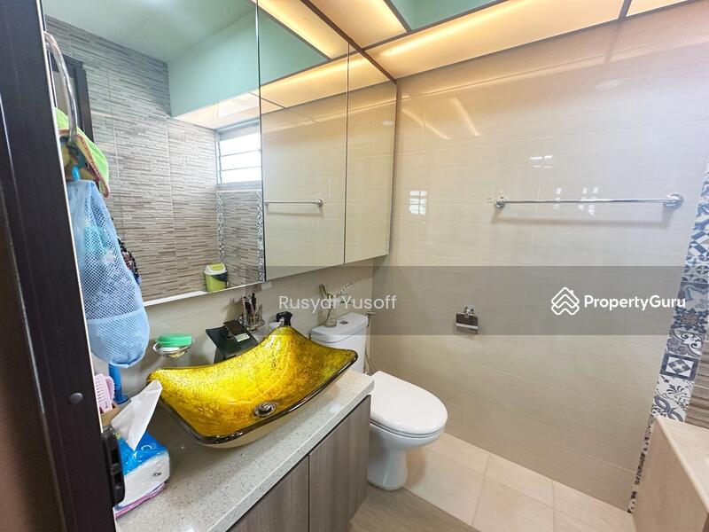 Master Toilet