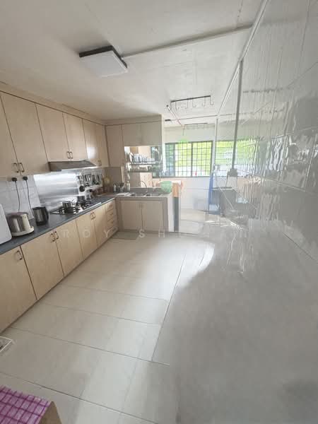 126 Yishun Street 11 HDB Flat For Sale at S$ 420,000 | PropertyGuru Singapore - Kitchen