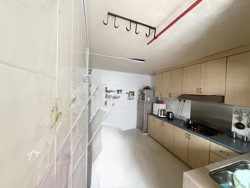 126 Yishun Street 11 HDB Flat For Sale at S$ 420,000 | PropertyGuru Singapore - Kitchen