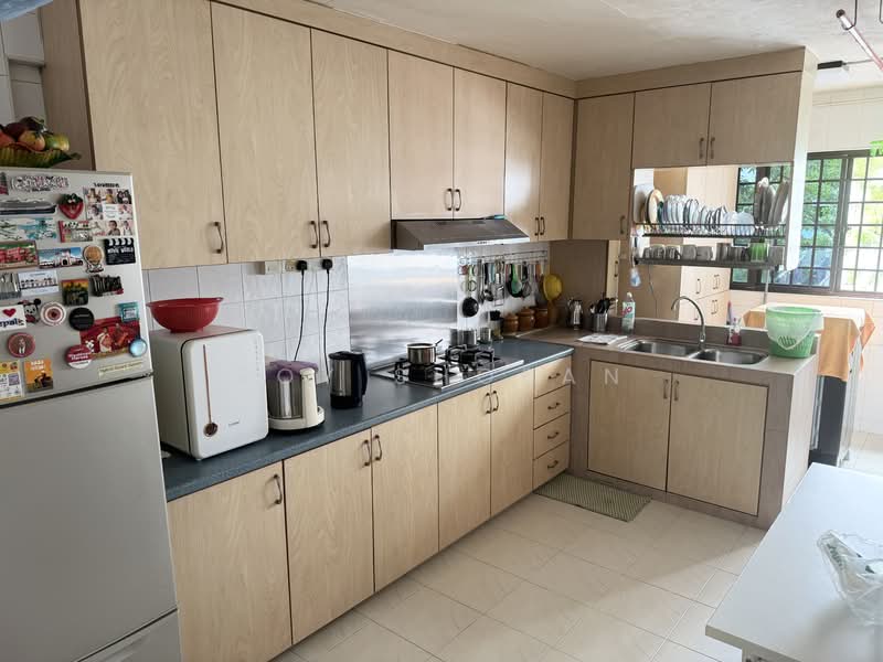 126 Yishun Street 11 HDB Flat For Sale at S$ 420,000 | PropertyGuru Singapore - Kitchen