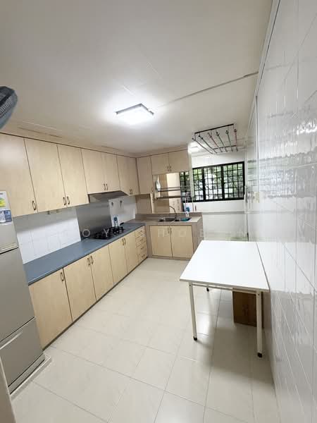 126 Yishun Street 11, 126 Yishun Street 11, 2 Bedrooms, 721 sqft, HDB Flat For Sale, by Roy Shoban, 60109841 - Kitchen - PropertyGuru.com.sg