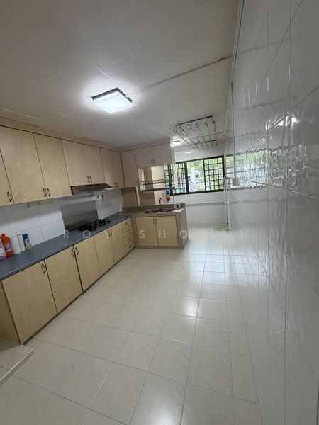 126 Yishun Street 11, 126 Yishun Street 11, 2 Bedrooms, 721 sqft, HDB Flat For Sale, by Roy Shoban, 60109841 - Kitchen - PropertyGuru.com.sg