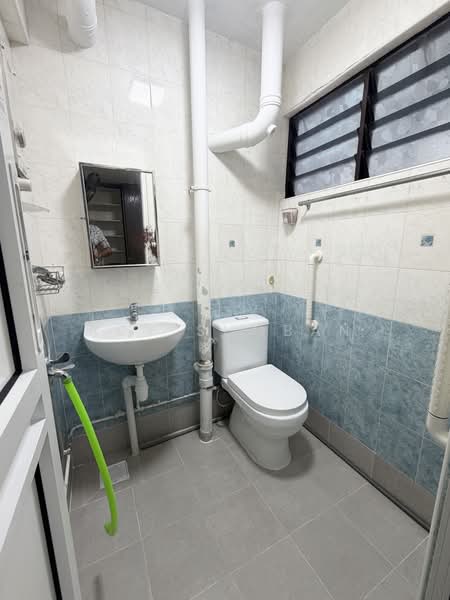 126 Yishun Street 11, 126 Yishun Street 11, 2 Bedrooms, 721 sqft, HDB Flat For Sale, by Roy Shoban, 60109841 - Bathroom - PropertyGuru.com.sg