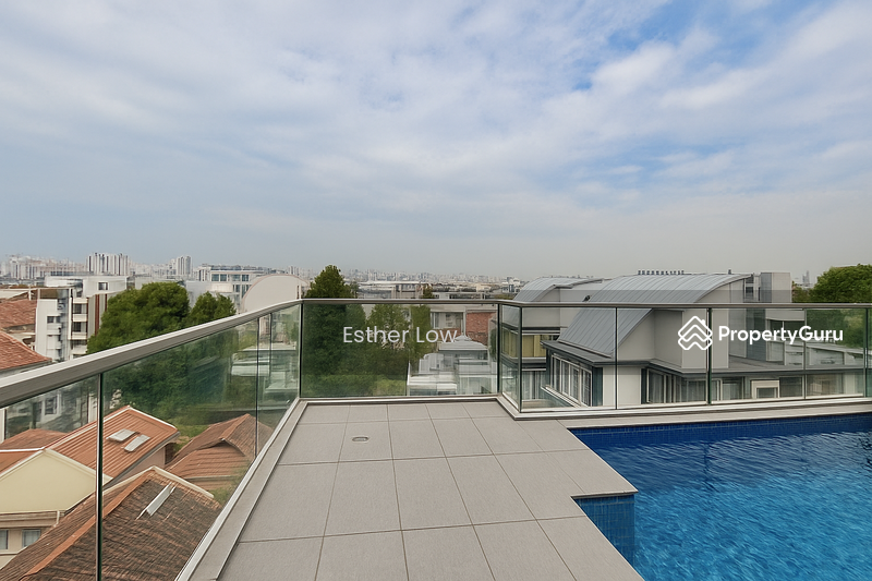 Unblocked views at pool deck 