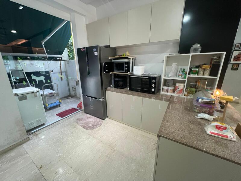 For Rent - D16 Semi-D En-suite Room for Rent