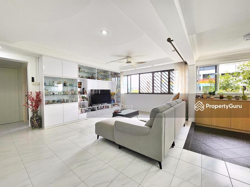 For Sale - Rare 5 room with huge living space corner unit at Tampines mature estate