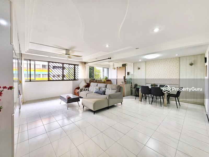 For Sale - Rare 5 room with huge living space corner unit at Tampines mature estate