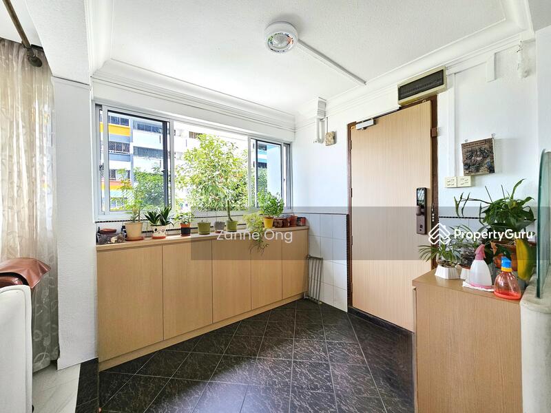 For Sale - Rare 5 room with huge living space corner unit at Tampines mature estate