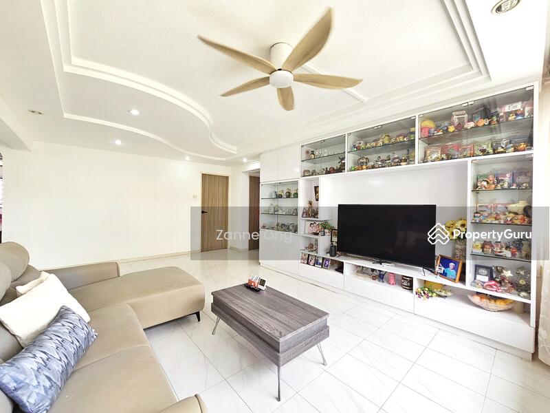 For Sale - Rare 5 room with huge living space corner unit at Tampines mature estate