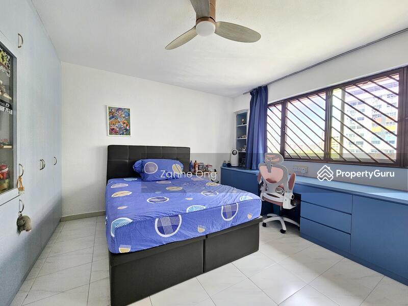 For Sale - Rare 5 room with huge living space corner unit at Tampines mature estate