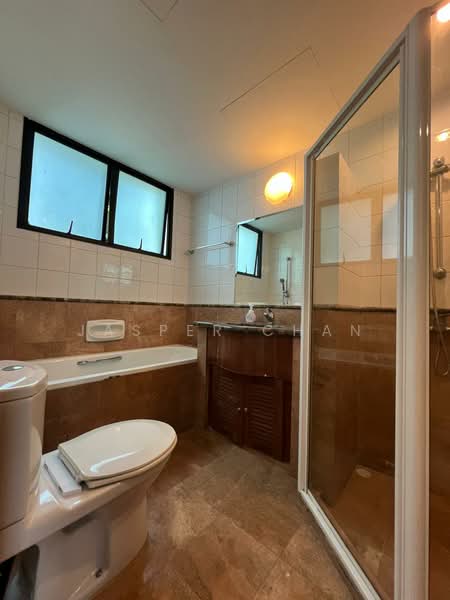 Central Grove Condominium For Sale at S$ 1,599,999 | PropertyGuru Singapore - Bathroom