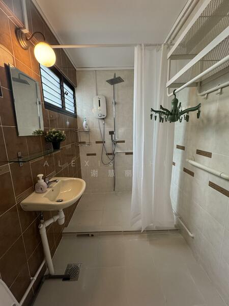 109 Woodlands Street 13, 109 Woodlands Street 13, Room Rental, 350 sqft, HDB Flat For Rent, by Alexis Chia 谢慧丽, 60111130 - Bathroom - PropertyGuru.com.sg