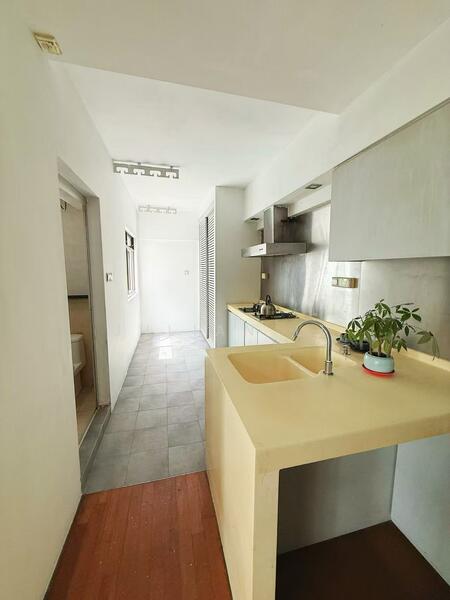 683B Choa Chu Kang Crescent HDB Flat For Sale at S$ 550,000 | PropertyGuru Singapore - Kitchen