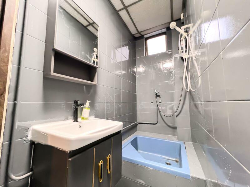 Beach Road, Furnished Walk-up Studio Apt in Beach Road, Room Rental, 300 sqft, Shophouse For Rent, by Freddy Choo, 60111346 - Bathroom - PropertyGuru.com.sg