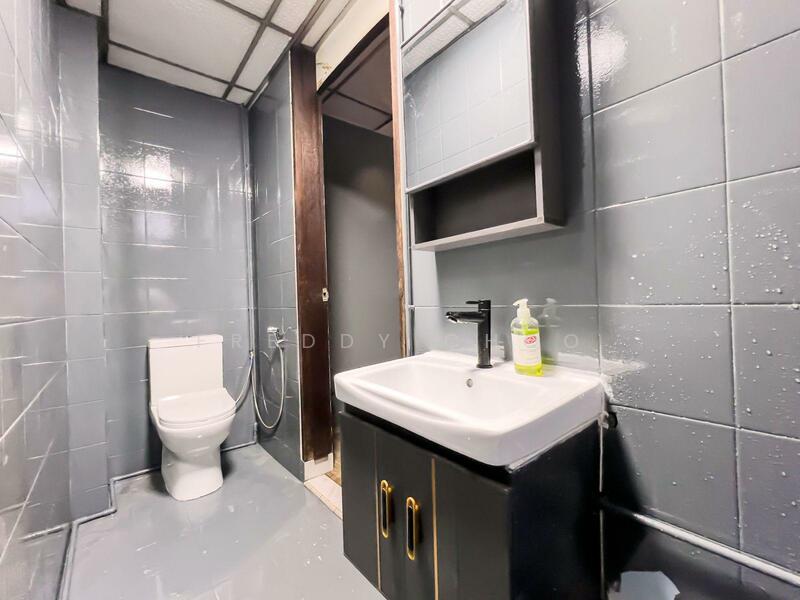 Beach Road, Furnished Walk-up Studio Apt in Beach Road, Room Rental, 300 sqft, Shophouse For Rent, by Freddy Choo, 60111346 - Bathroom - PropertyGuru.com.sg
