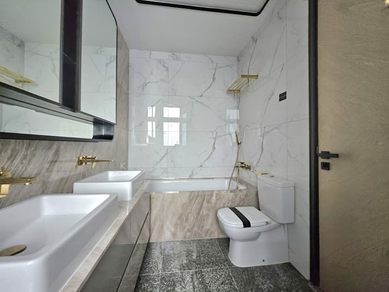 Perfect Ten, 321 Bukit Timah Road, 3 Bedrooms, 1,227 sqft, Condominium For Sale, by Koh Ai Li, 60111604 - Bathroom - PropertyGuru.com.sg
