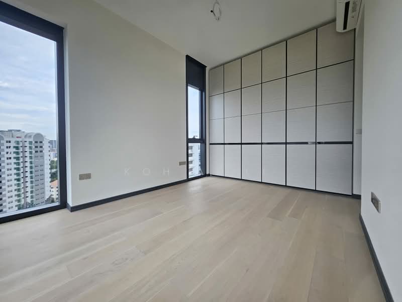 Perfect Ten, 321 Bukit Timah Road, 3 Bedrooms, 1,227 sqft, Condominium For Sale, by Koh Ai Li, 60111604 - Master Bedroom - PropertyGuru.com.sg