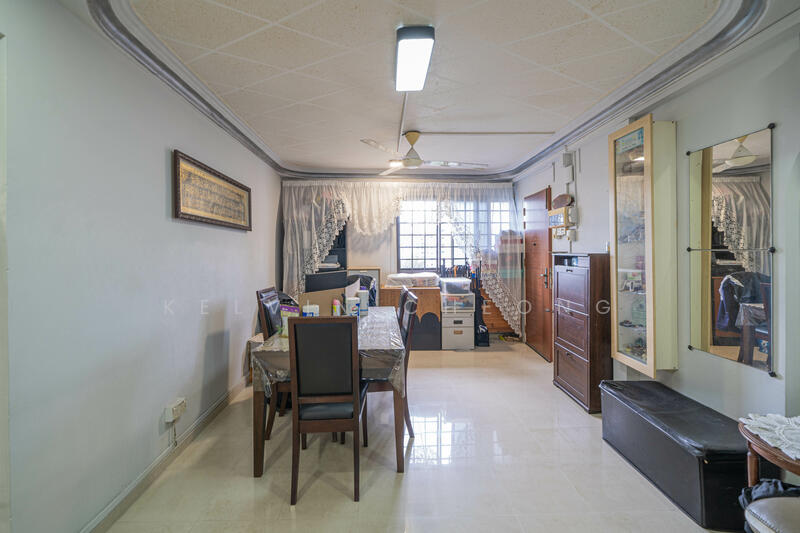 247 Jurong East Street 24 HDB Flat For Sale at S$ 450,000 | PropertyGuru Singapore - Dining Room