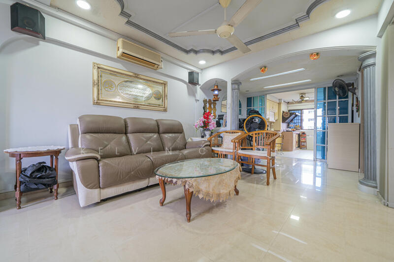 247 Jurong East Street 24 HDB Flat For Sale at S$ 450,000 | PropertyGuru Singapore - Living Room