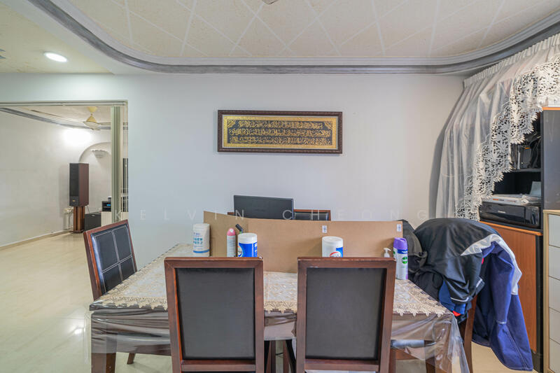 247 Jurong East Street 24 HDB Flat For Sale at S$ 450,000 | PropertyGuru Singapore - Dining Room